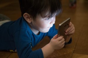 Telefono ai bambini